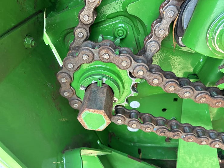 2019-john-deere-560m-image-57