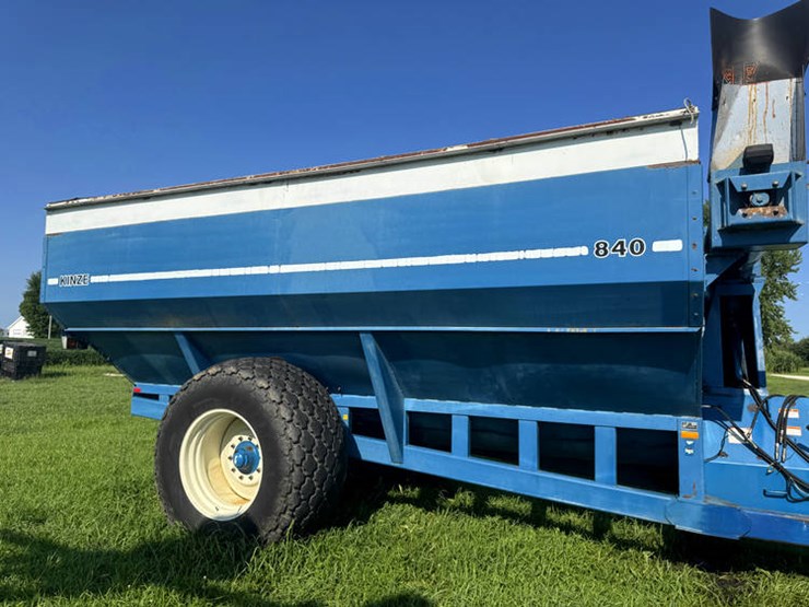 1997-kinze-840-image-1