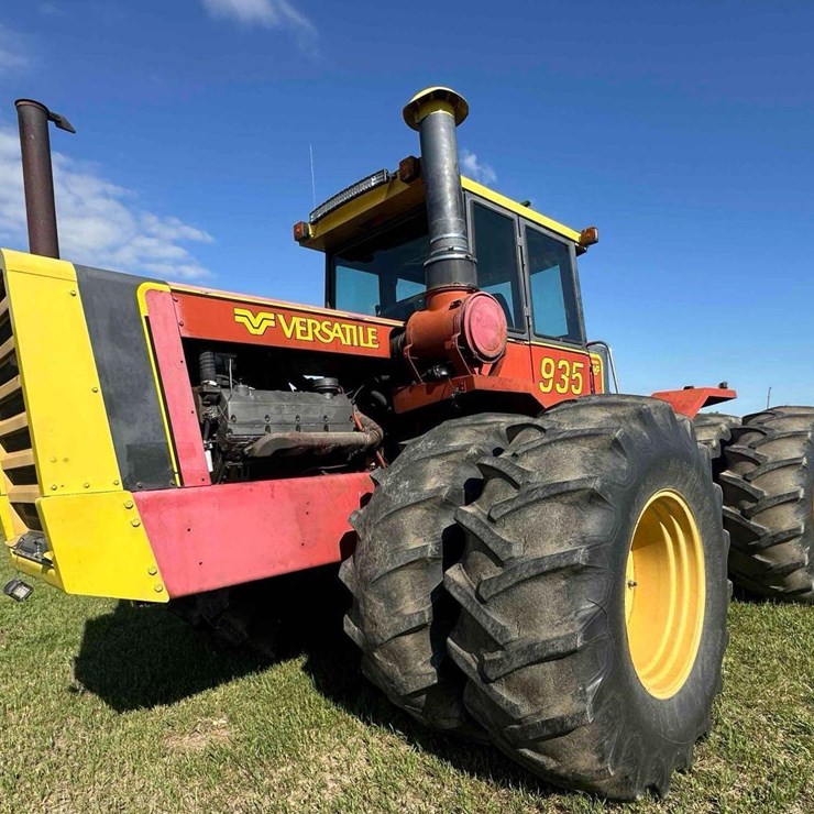 1987 VERSATILE 935