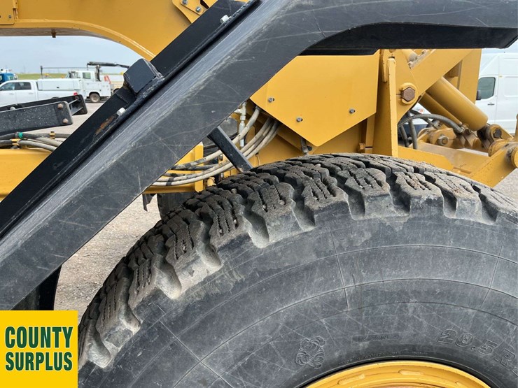 2017-caterpillar-14m-image-21