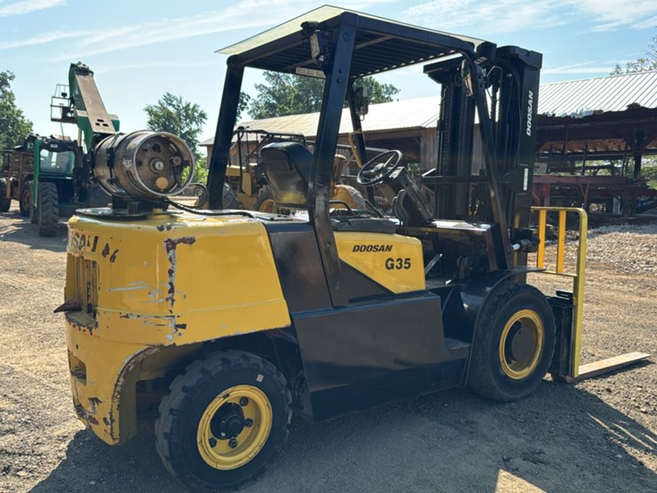 #269-•-doosan-g35-forklift-image-5