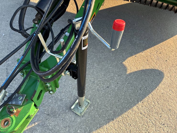 2019-john-deere-560m-image-11