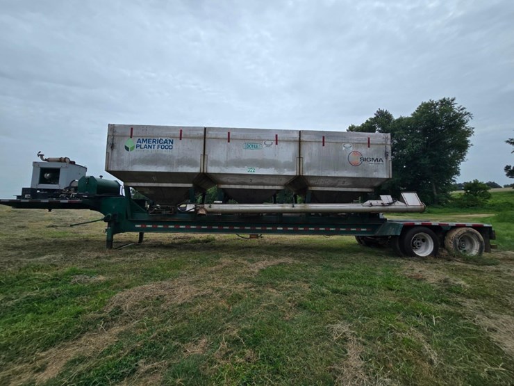 2013-doyle-dry-fertilizer-tender-trailer---kubota-diesel,-3-stainless-compartments,-side-discharge-image-1