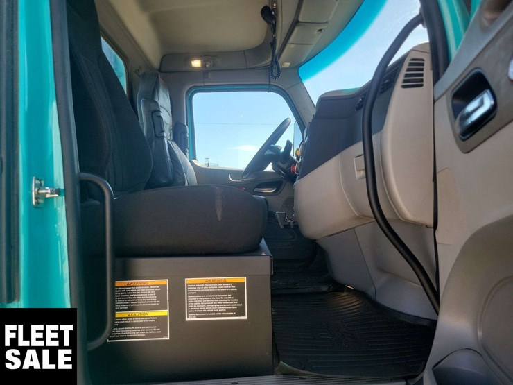 2019-peterbilt-579-image-23