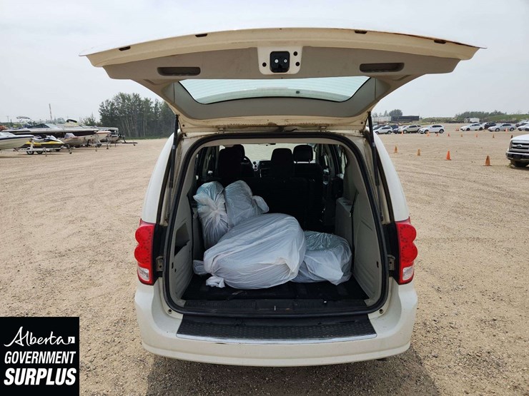 2013-dodge-grand-caravan-image-16