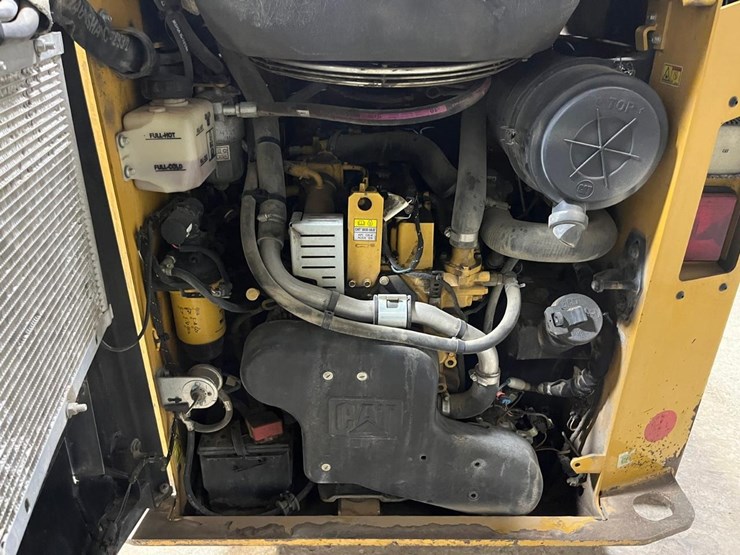 2021-caterpillar-259d3-image-17