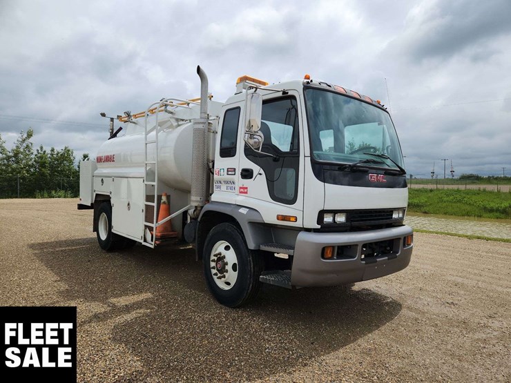 2007-gmc-t8500-image-2