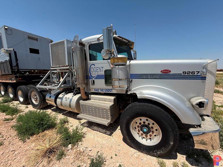 2013-peterbilt-367-image-1