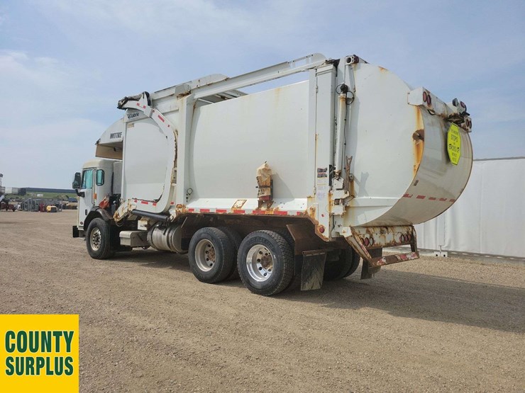 2016-peterbilt-320-image-4