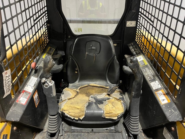 john-deere-317-image-17