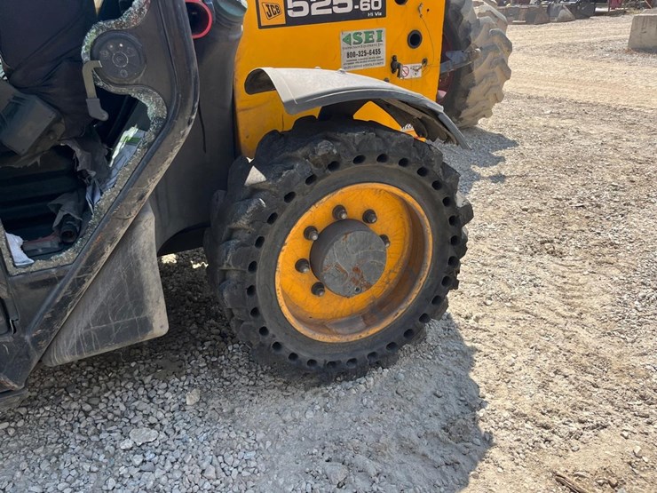 2015-jcb-525-60-image-13