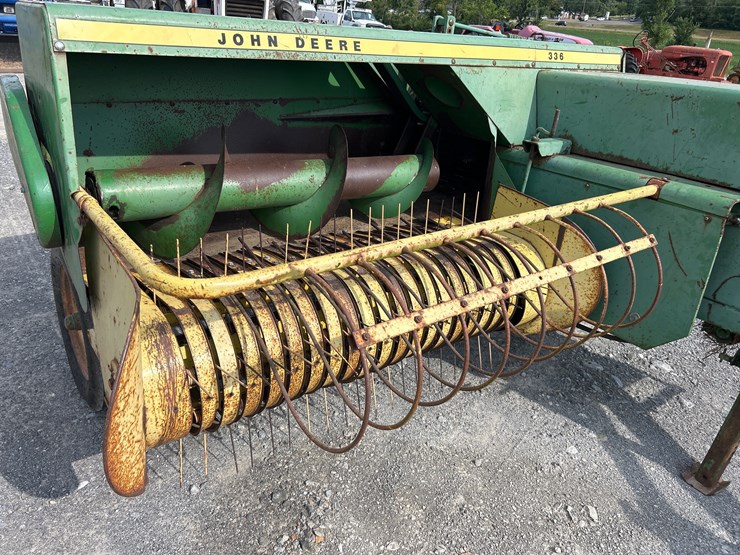 john-deere-336-image-7