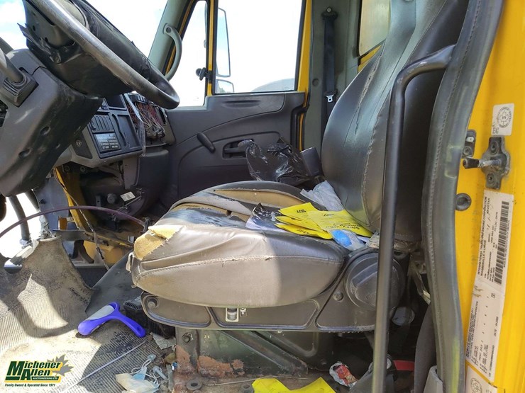 2009-international-durastar-4300-image-6