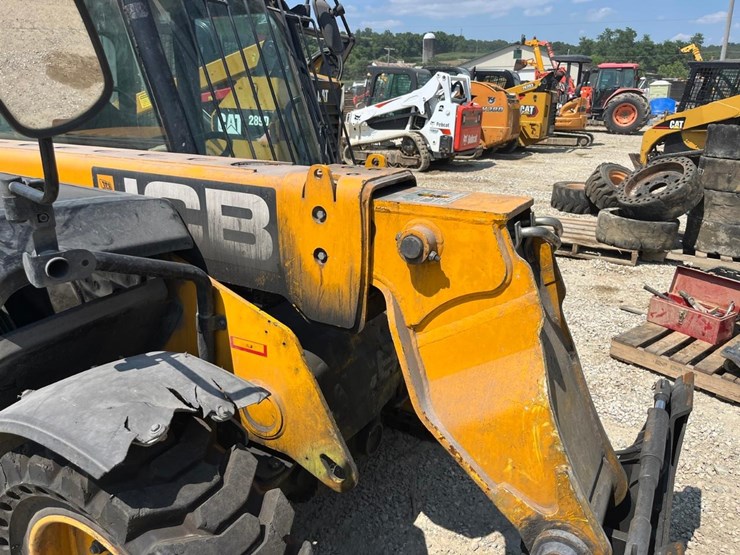 2015-jcb-525-60-image-18