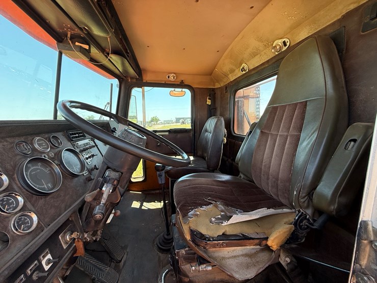 1990-kenworth-t400-image-15
