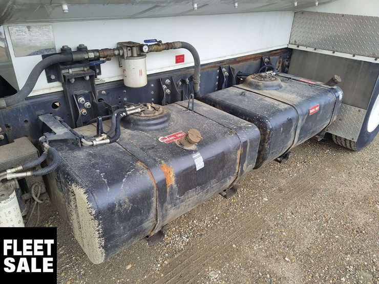 2007-gmc-t8500-image-40