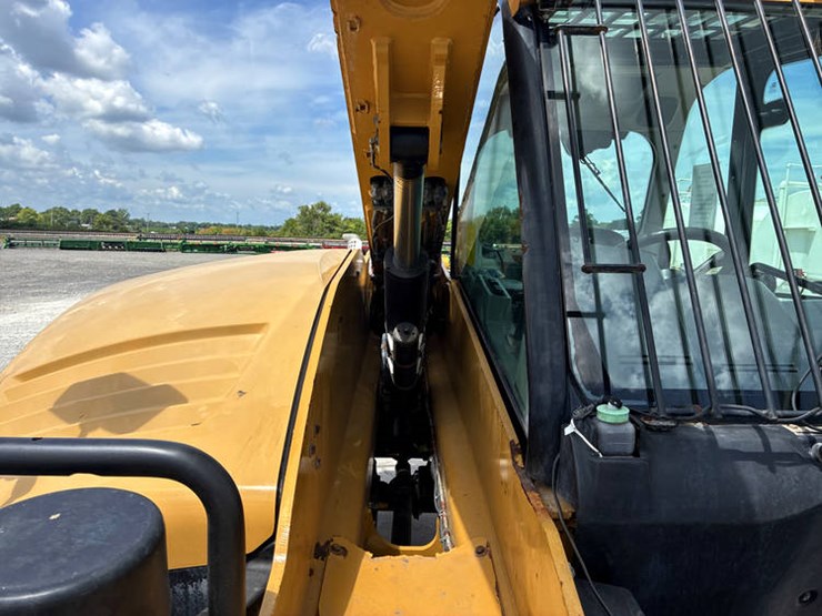 2018-caterpillar-th408d-image-89