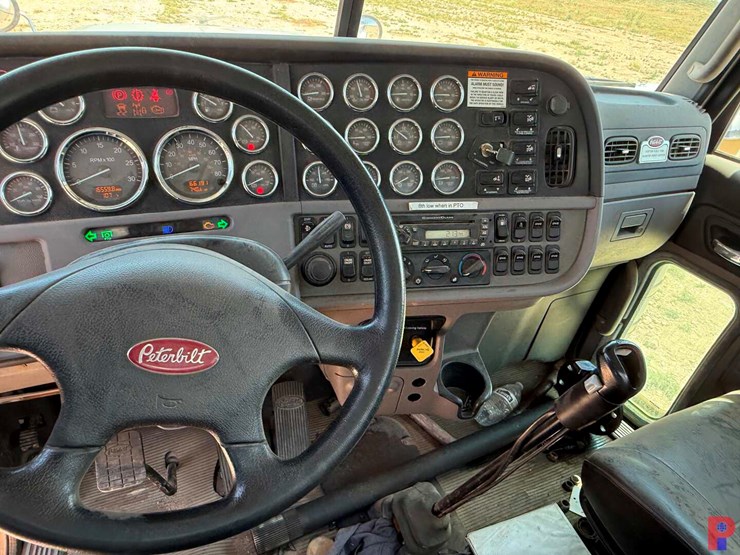2013-peterbilt-367-image-36