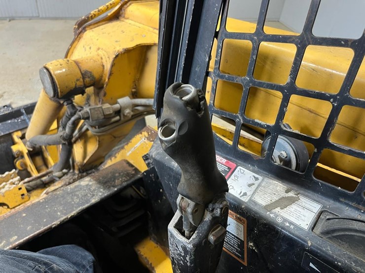 deere-ct322-image-31