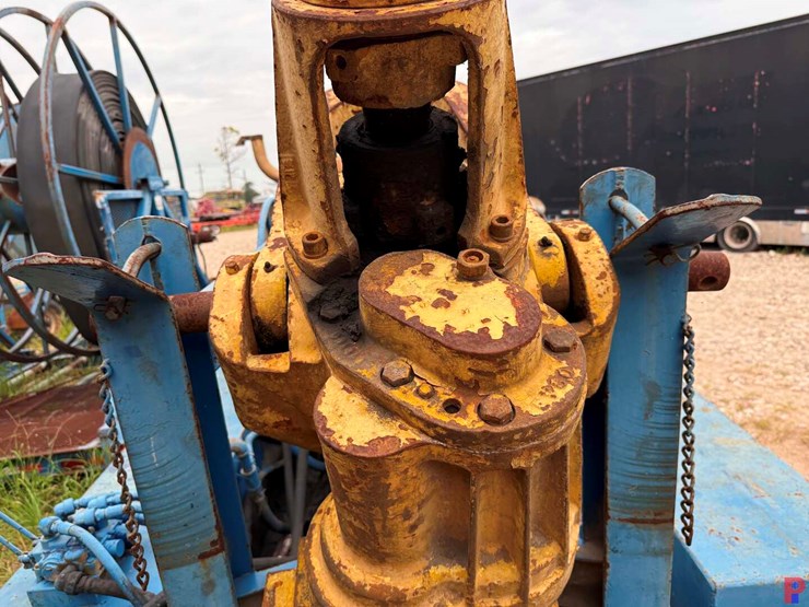 evco-85-ton-power-swivel-mtd.-on-19’-t/a-gooseneck-trailer-image-16