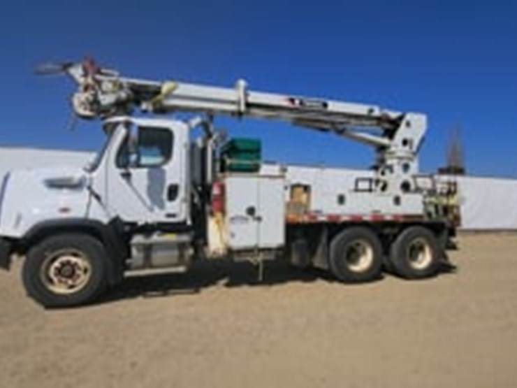2015-freightliner-108sd-image-5
