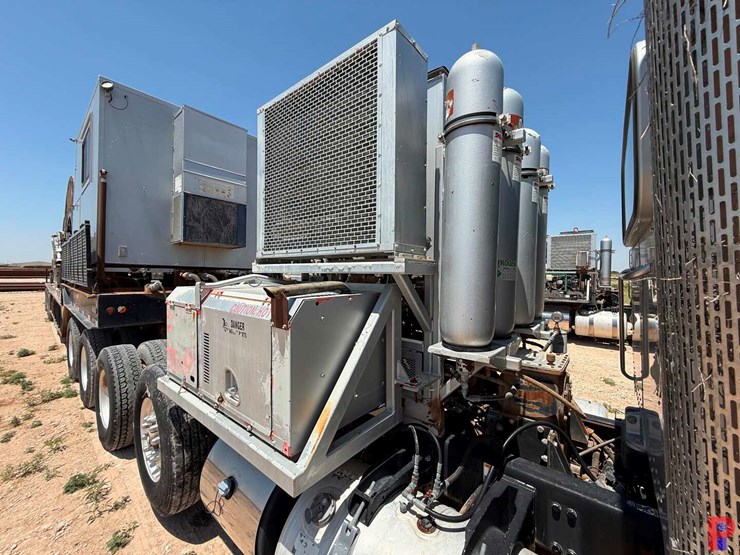 2013-peterbilt-367-image-15