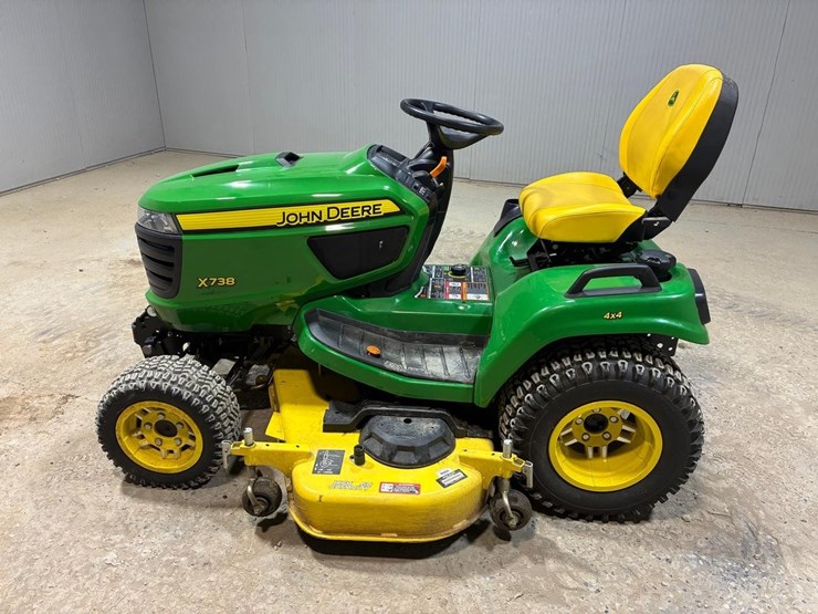 john-deere-x738-image-3