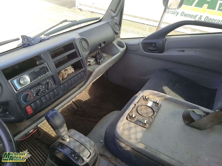 2012-hino-155-image-9