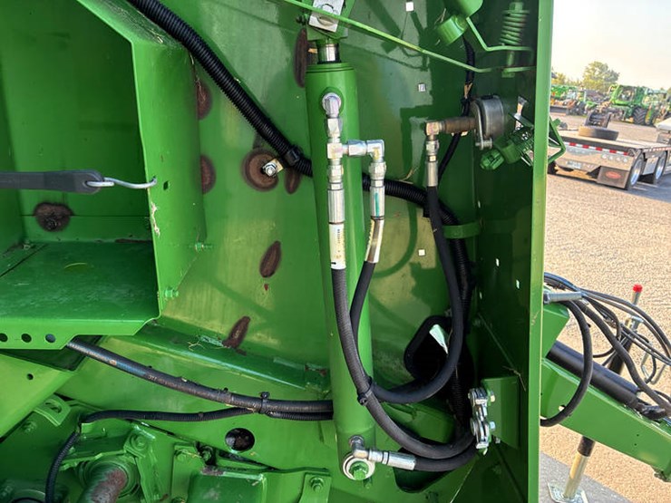 2019-john-deere-560m-image-51