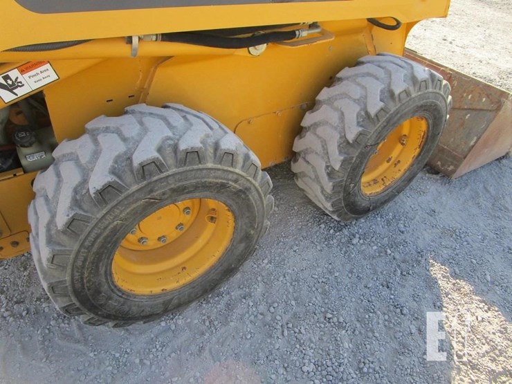 deere-320-image-13