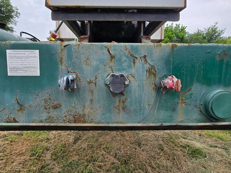 2013-doyle-dry-fertilizer-tender-trailer---kubota-diesel,-3-stainless-compartments,-side-discharge-image-44