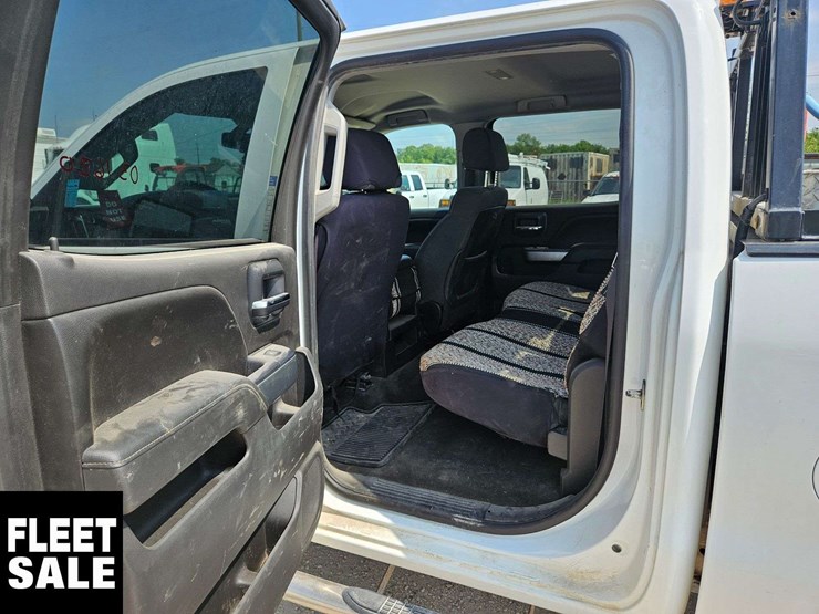2015-chevrolet-silverado-3500hd-image-31