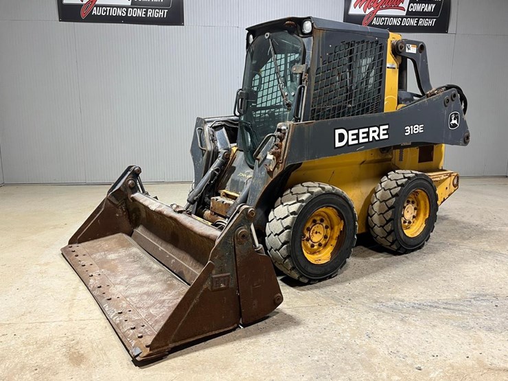 2015-deere-318e-image-2