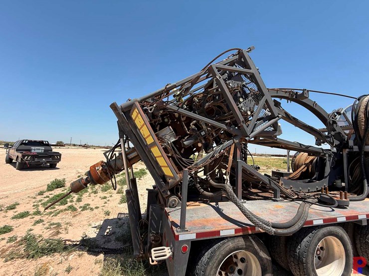 2012-total-equipment-and-service-15k-1-1/4”-4-axle-coil-tubing--trailer-image-26