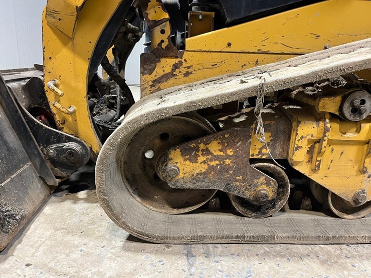 2021-caterpillar-259d3-image-13