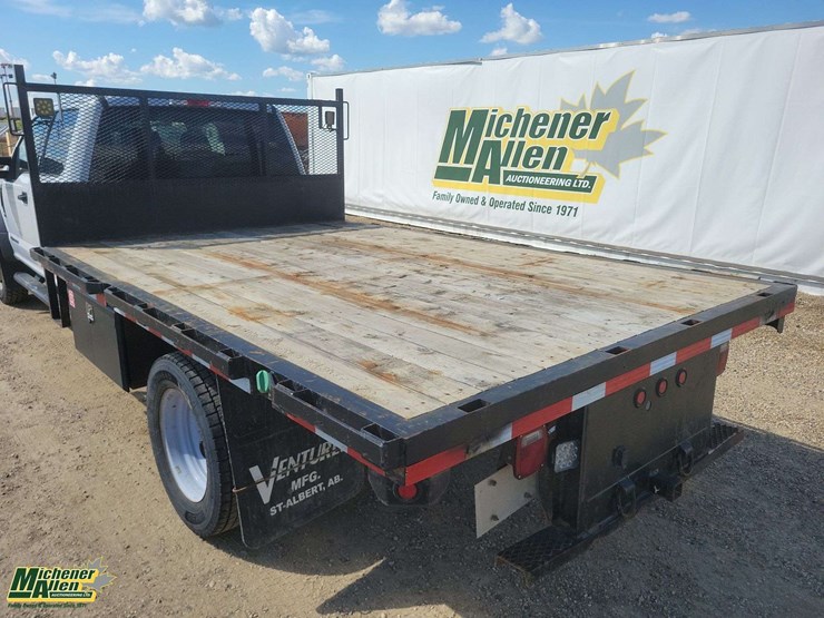 2022-ford-f550-image-28