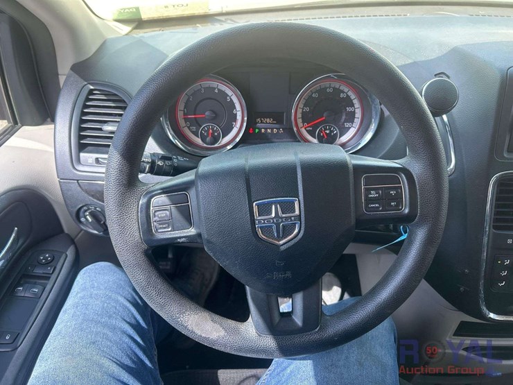 2017-dodge-grand-caravan-se-image-10