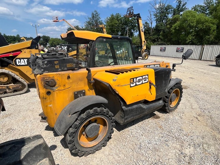 2015-jcb-525-60-image-5