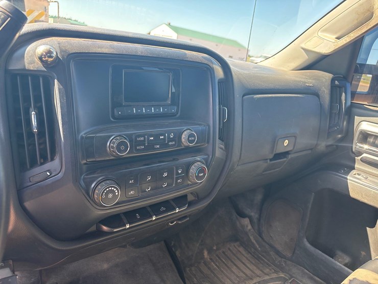 2015-chevrolet-k3500hd-image-15