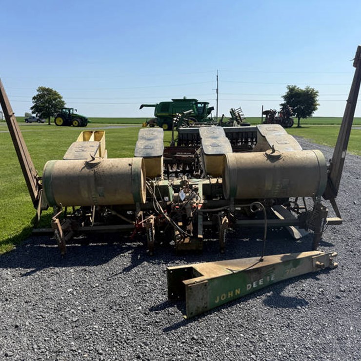 JOHN DEERE 7000