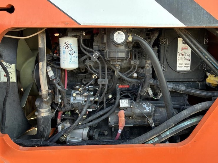 2013-jlg-8042-image-11