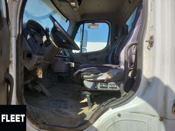2015-freightliner-108sd-image-7