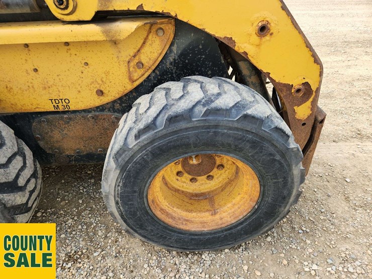 2005-caterpillar-246b-image-14
