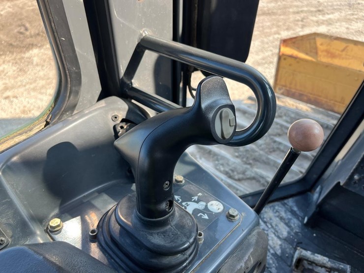2015-deere-650k-lgp-image-30