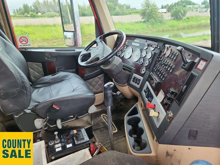 2012-freightliner-coronado-122-sd-image-16