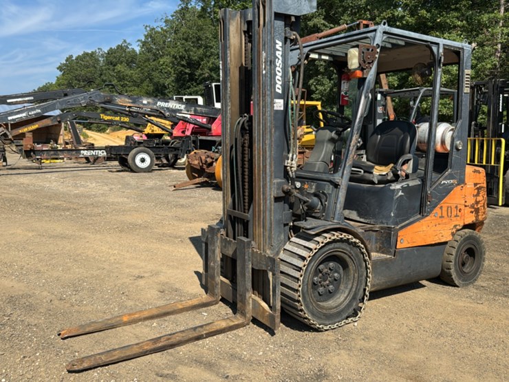 #270-•-doosan-c35-5-forklift-image-9