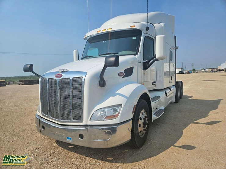 2019-peterbilt-579-image-1
