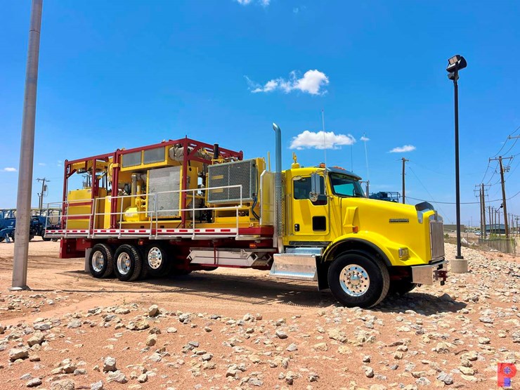 2013-kenworth-t800-image-2