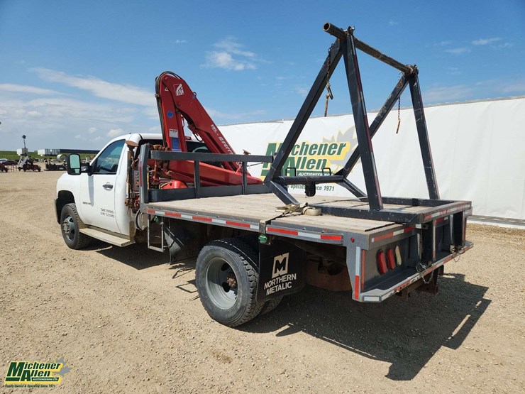 2013-chevrolet-silverado-3500hd-image-3