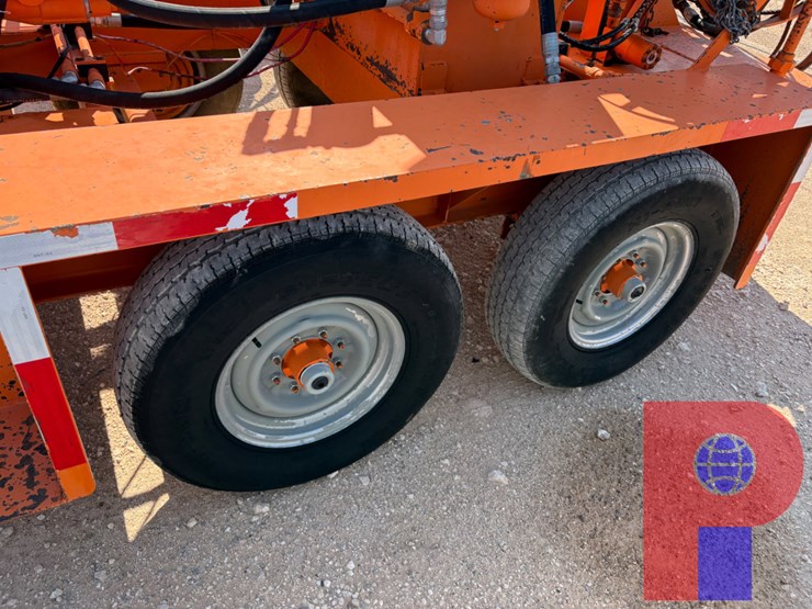 evco-85-ton-power-swivel-mounted-on-15’-t/a-gooseneck-trailer-image-4